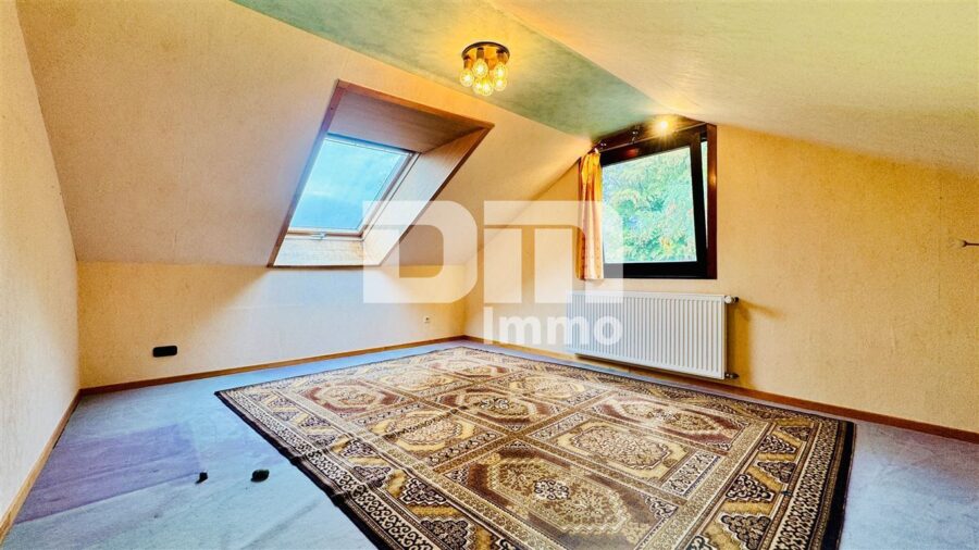 Schönes Einfamilienhaus mit Garage und Terrasse / Ständerbauweise in hervorragender Lage - DG Zimmer 2 / Nutzfläche zu Wohnzwecken